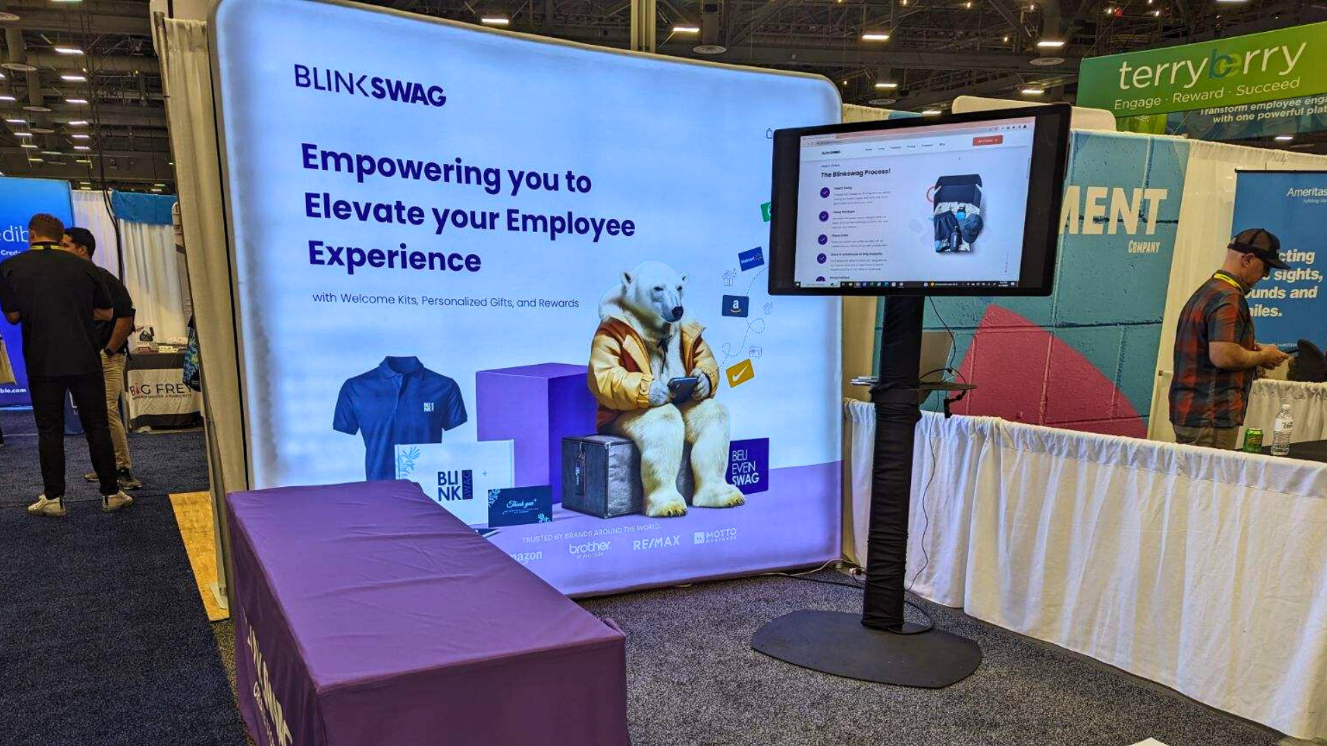BlinkSwag showcased their gifting solutions at the SHRM show.